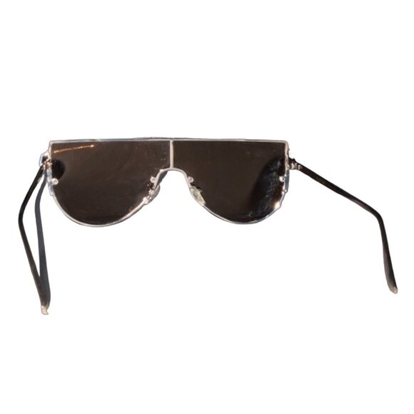 Retro Gold Oversized Aviator Sunglasses With Black & Gold Lenses - Picture 3 of 4